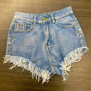 Cut off acid washed jean short shorts